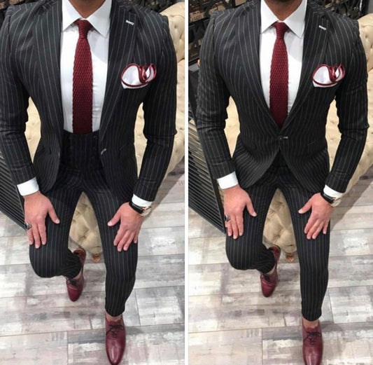 Костюм черен